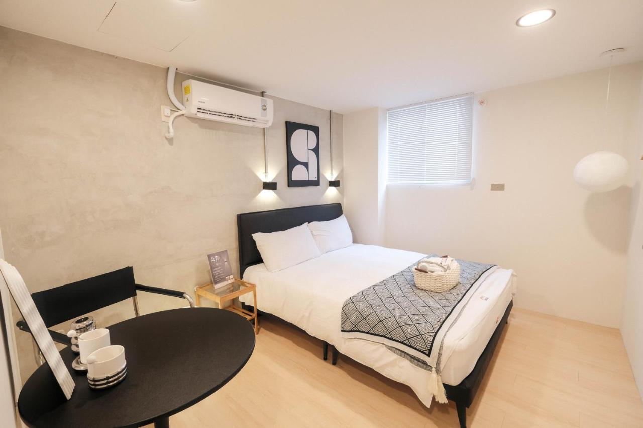 七七漫旅 Seven77 Lägenhet Tainan Exteriör bild