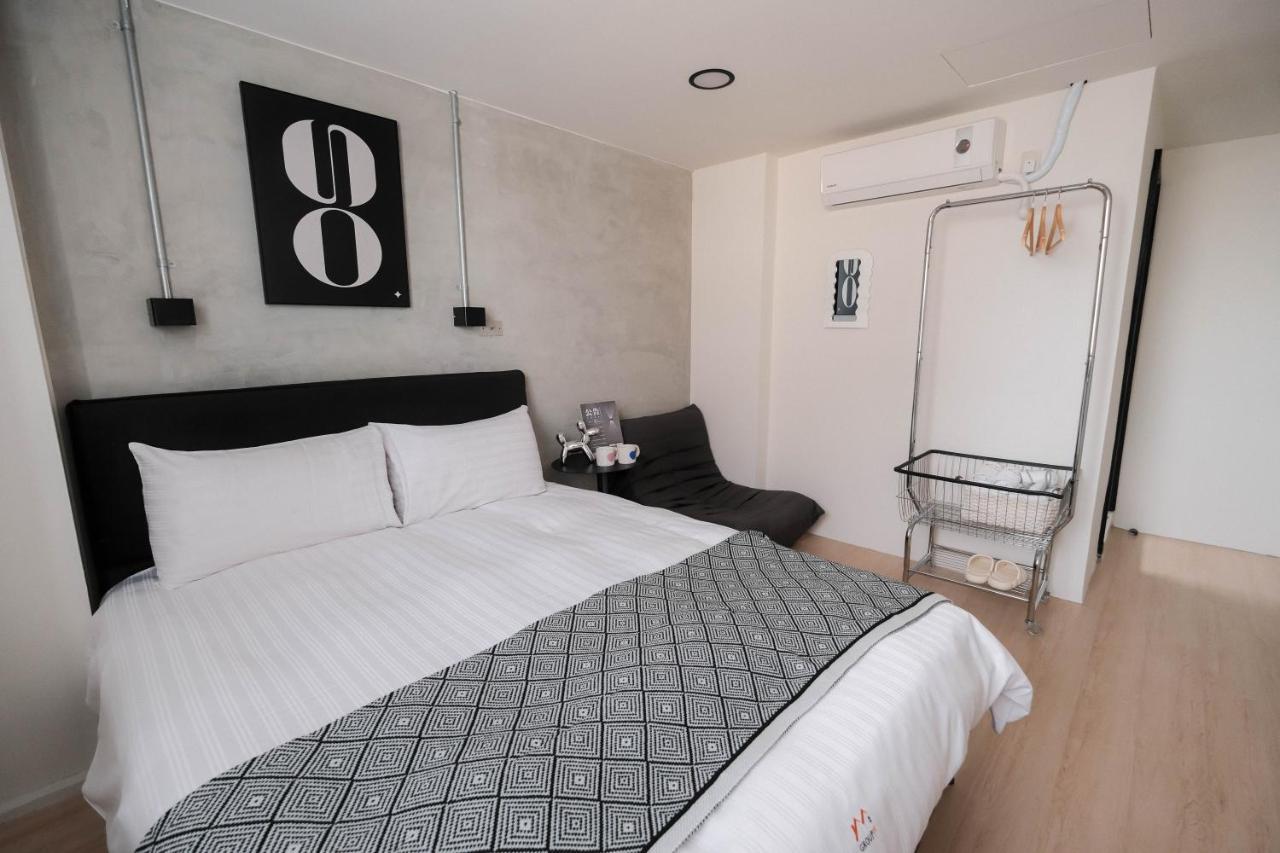 七七漫旅 Seven77 Lägenhet Tainan Exteriör bild