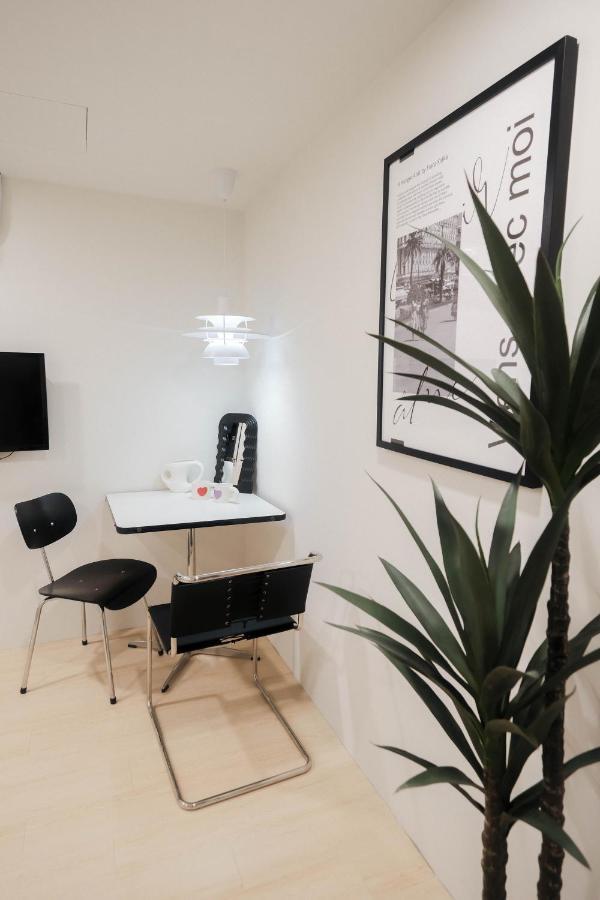 七七漫旅 Seven77 Lägenhet Tainan Exteriör bild