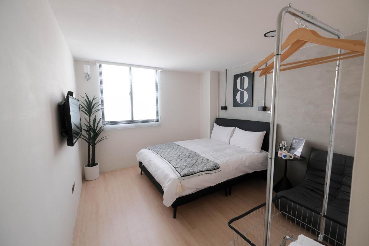 七七漫旅 Seven77 Lägenhet Tainan Exteriör bild