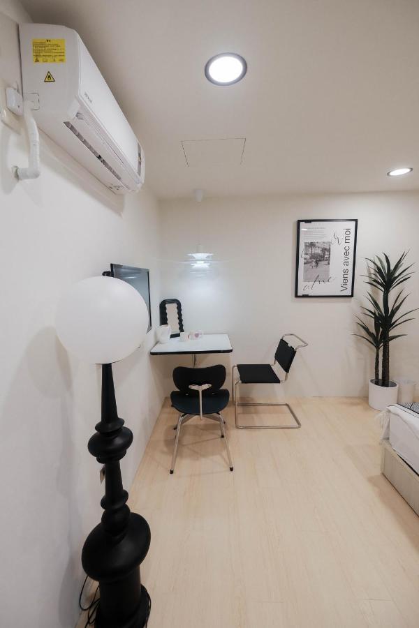 七七漫旅 Seven77 Lägenhet Tainan Exteriör bild