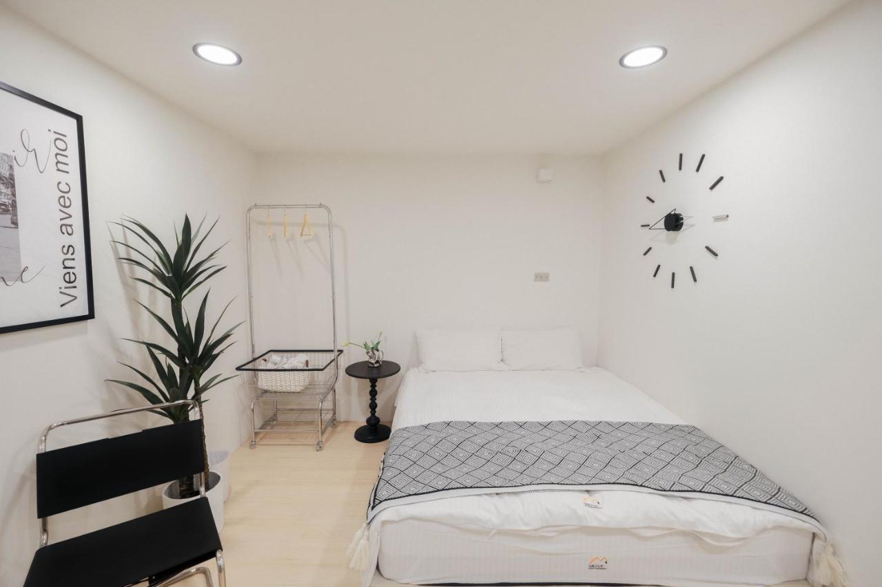 七七漫旅 Seven77 Lägenhet Tainan Exteriör bild